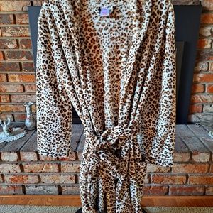 Ladies long sleeve short length Animal print robe  size S